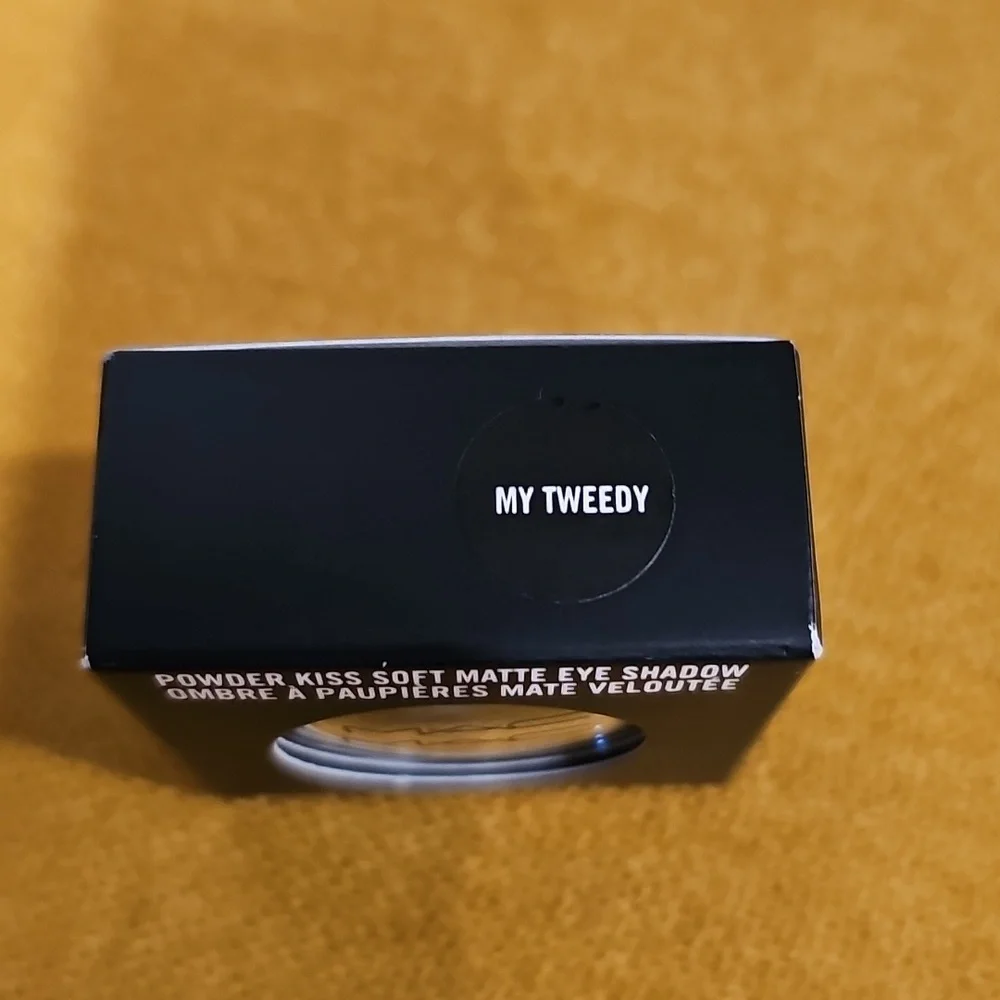 MAC POWDER KISS EYESHADOW- MY TWEEDY